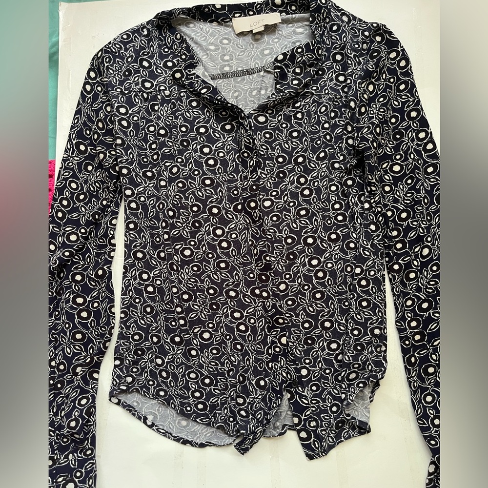 Loft xs black and white flower design long sleeve